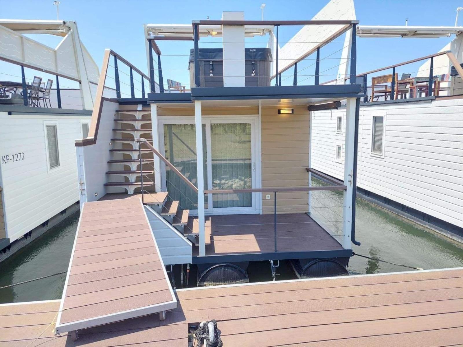 House Boat Oliva - Floating House Villa Pula Ngoại thất bức ảnh